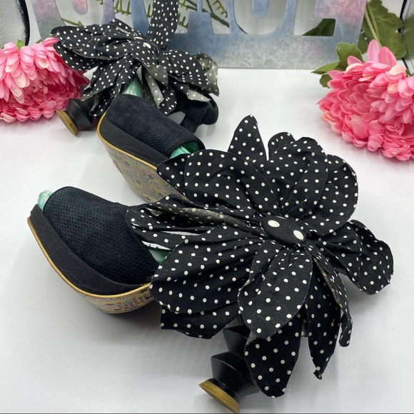 Irregular Choice 8 1/2 Blk White Polka Dot Flower - Picture 4 of 12